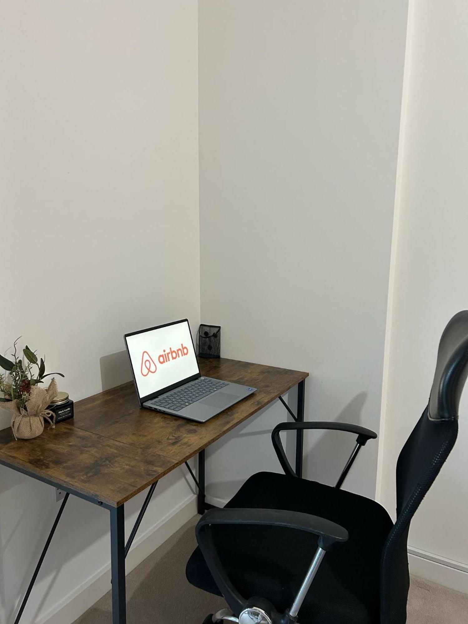 Modern 2-bedroom Flat Near Wembley - 9 Minutes From Park Royal Station Appartamento