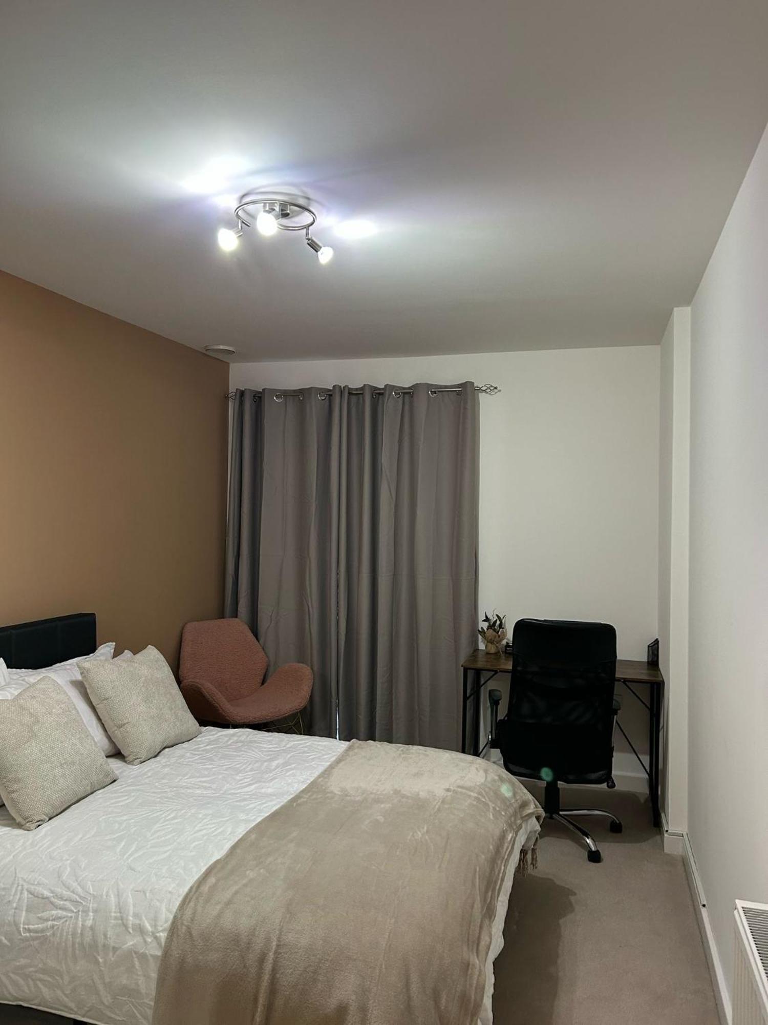 Modern 2-bedroom Flat Near Wembley - 9 Minutes From Park Royal Station * Londra