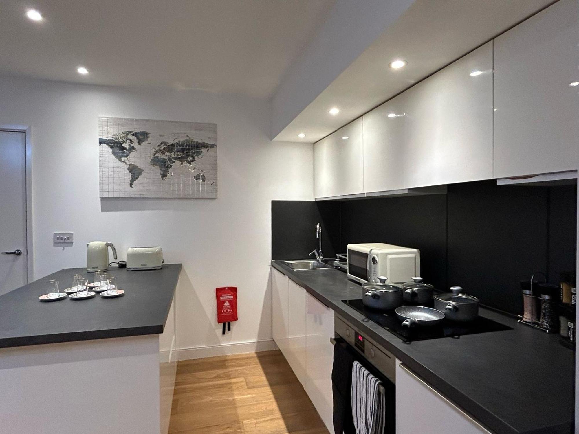 Modern 2-bedroom Flat Near Wembley - 9 Minutes From Park Royal Station Appartamento Londra