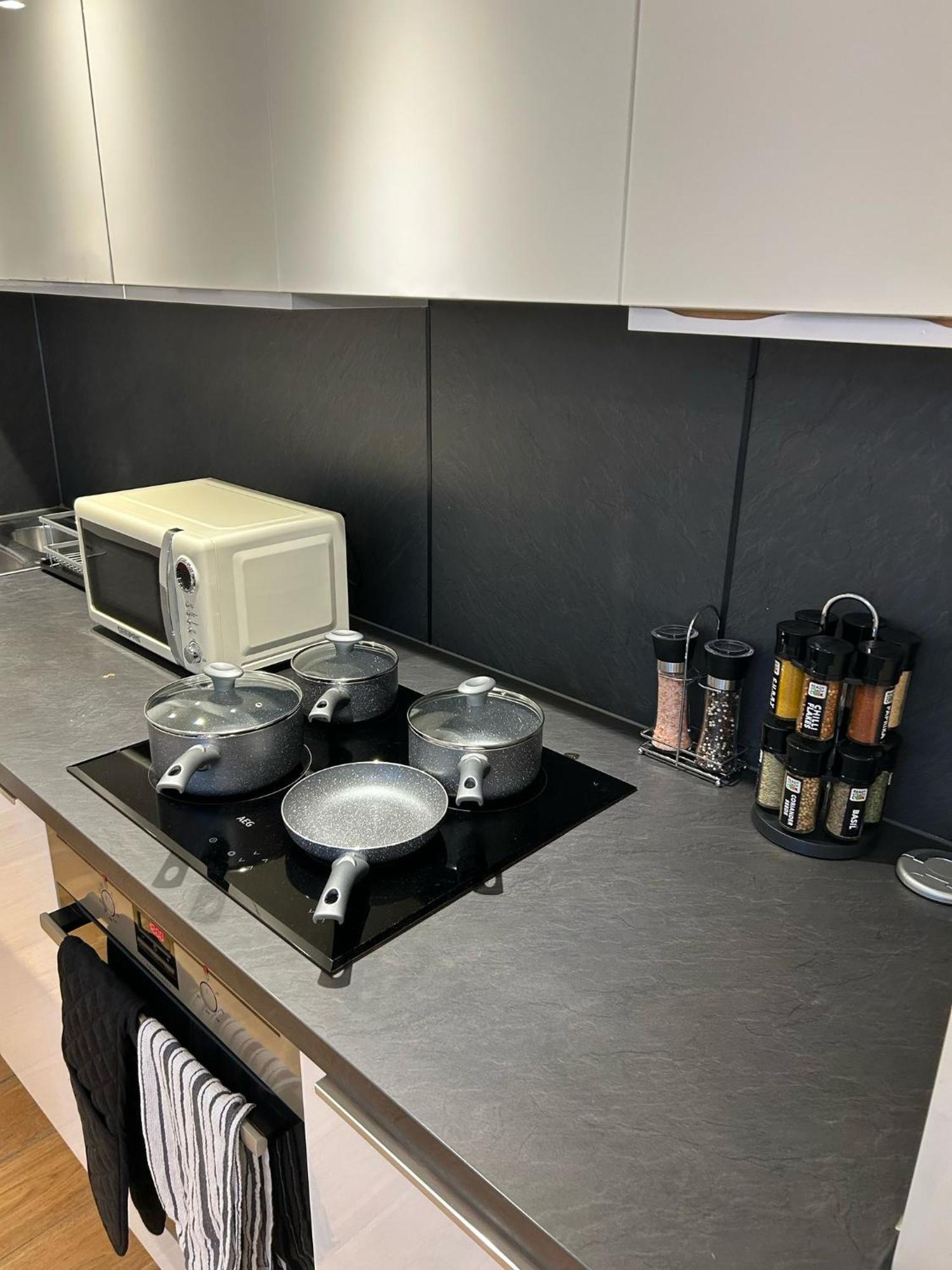 Modern 2-bedroom Flat Near Wembley - 9 Minutes From Park Royal Station Appartamento