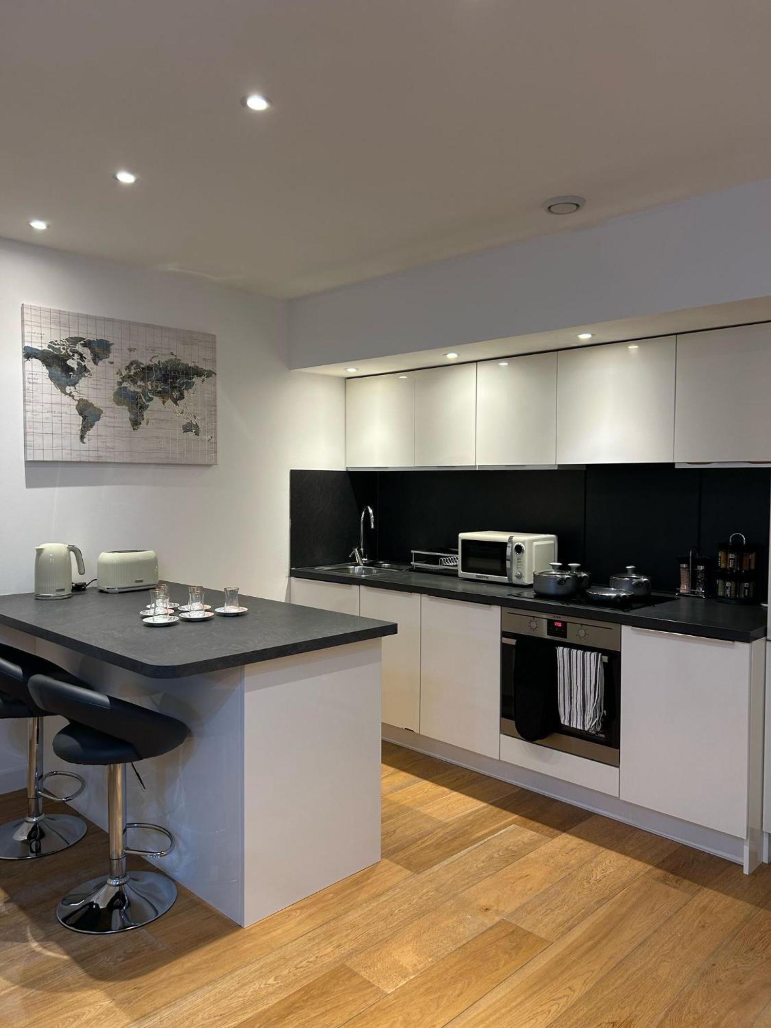 Modern 2-bedroom Flat Near Wembley - 9 Minutes From Park Royal Station Appartamento Londra