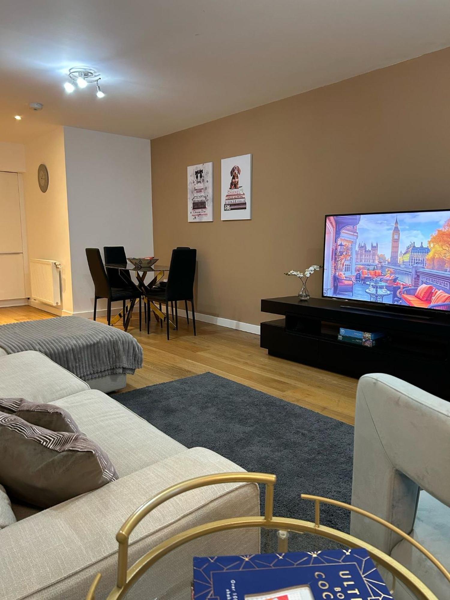 Appartamento Modern 2-bedroom Flat Near Wembley - 9 Minutes From Park Royal Station *