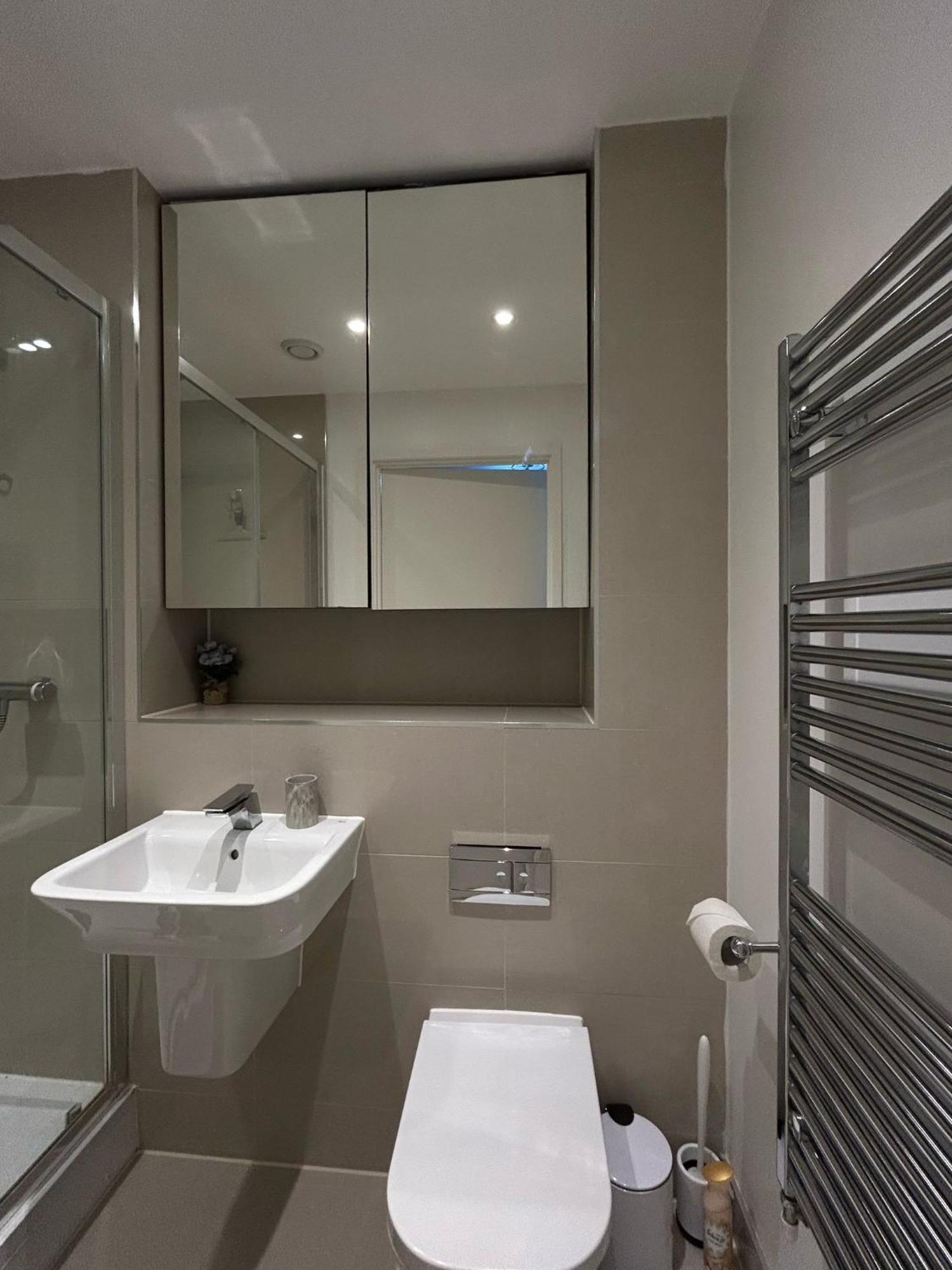 Appartamento Modern 2-bedroom Flat Near Wembley - 9 Minutes From Park Royal Station Londra