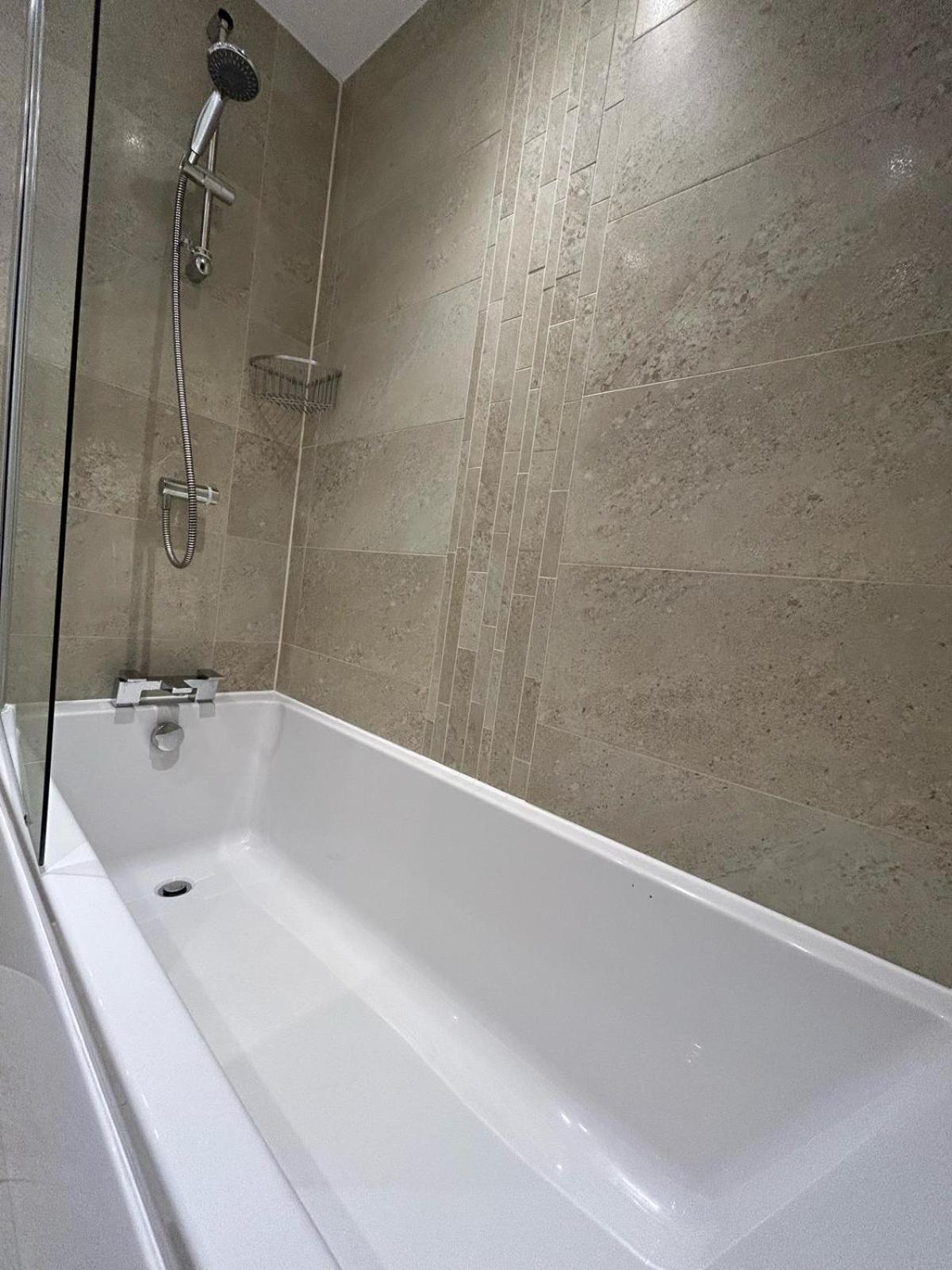 Modern 2-bedroom Flat Near Wembley - 9 Minutes From Park Royal Station Appartamento *